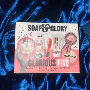 Soap & Glory Kit